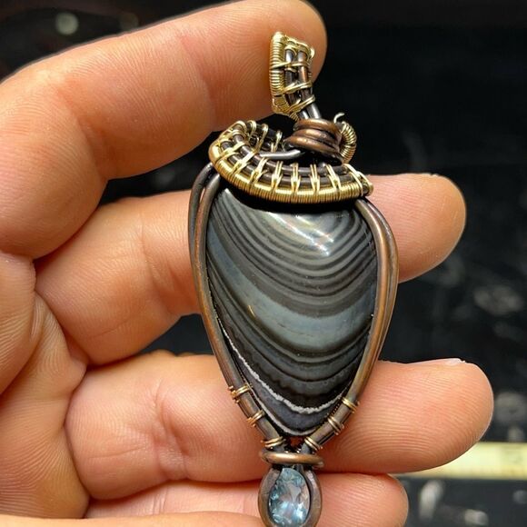 Elegant crown of silver psilomelane Wire Wrapped Pendant. - Picture 1 of 2